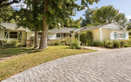 5166 Kelvin Ave in Woodland Hills Home for Sale in Escrow