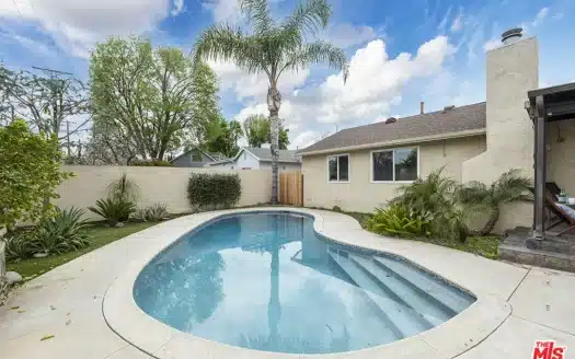 West Hills Entertainer’s Pool Home
