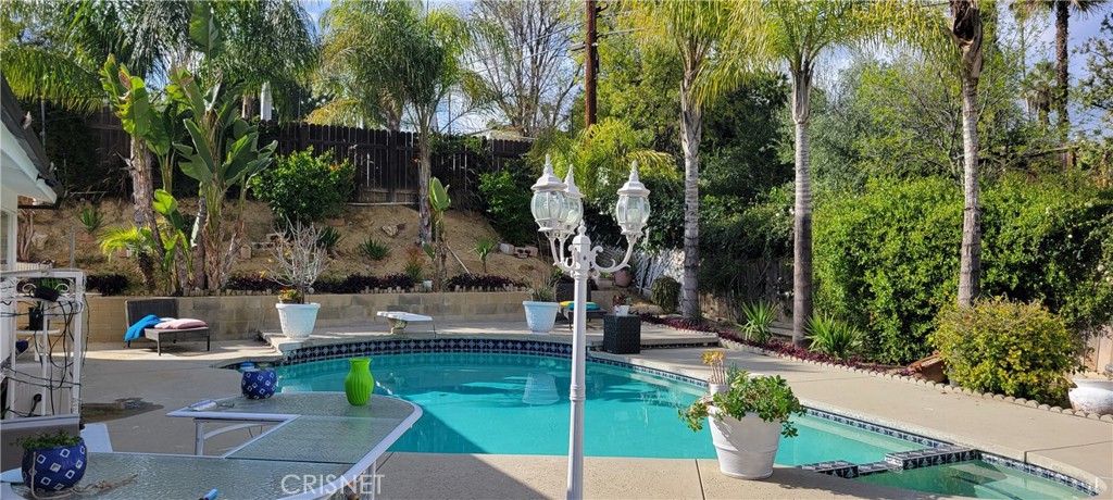 Lovely Tiara St Woodland Hills Pool Home