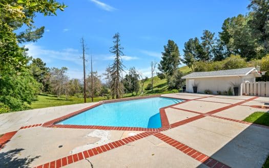 20859 Exhibit Pl Woodland Hills, CA 91367 - pool house for rent