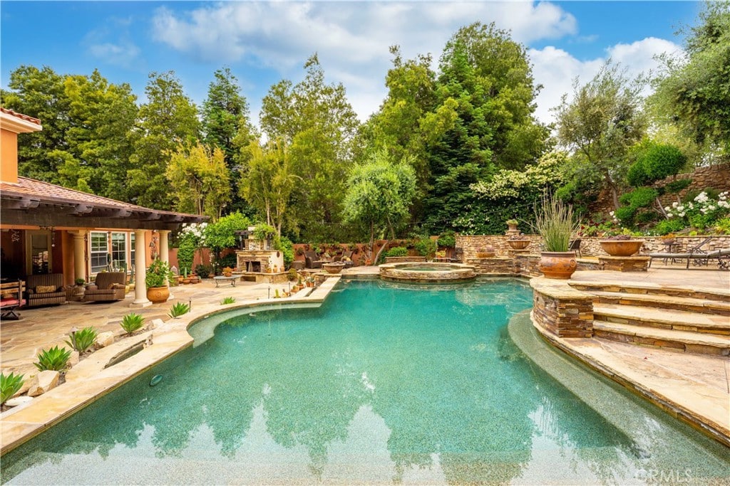 Tuscan-inspired Pool Estate - Calabasas Realtor