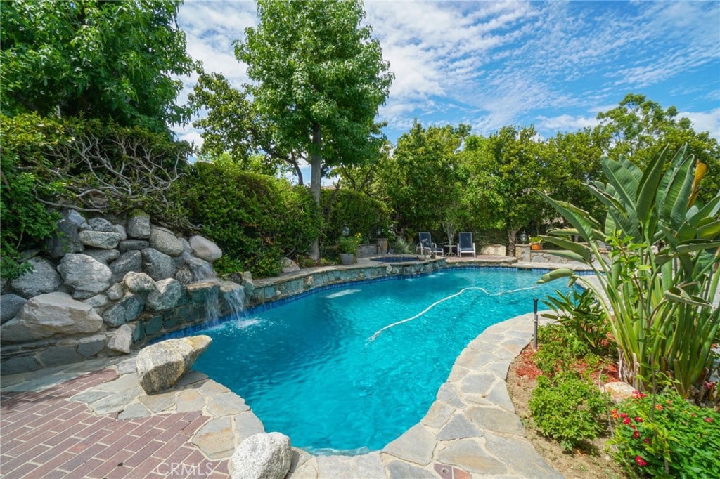 Valley Circle Pool Estate in Woodland Hills