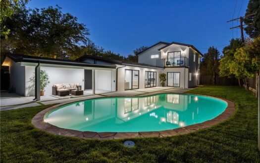 Beautifully Updated Pool Home