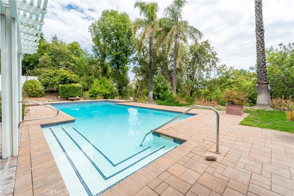 Woodland Hills Nature Lovers Pool Home