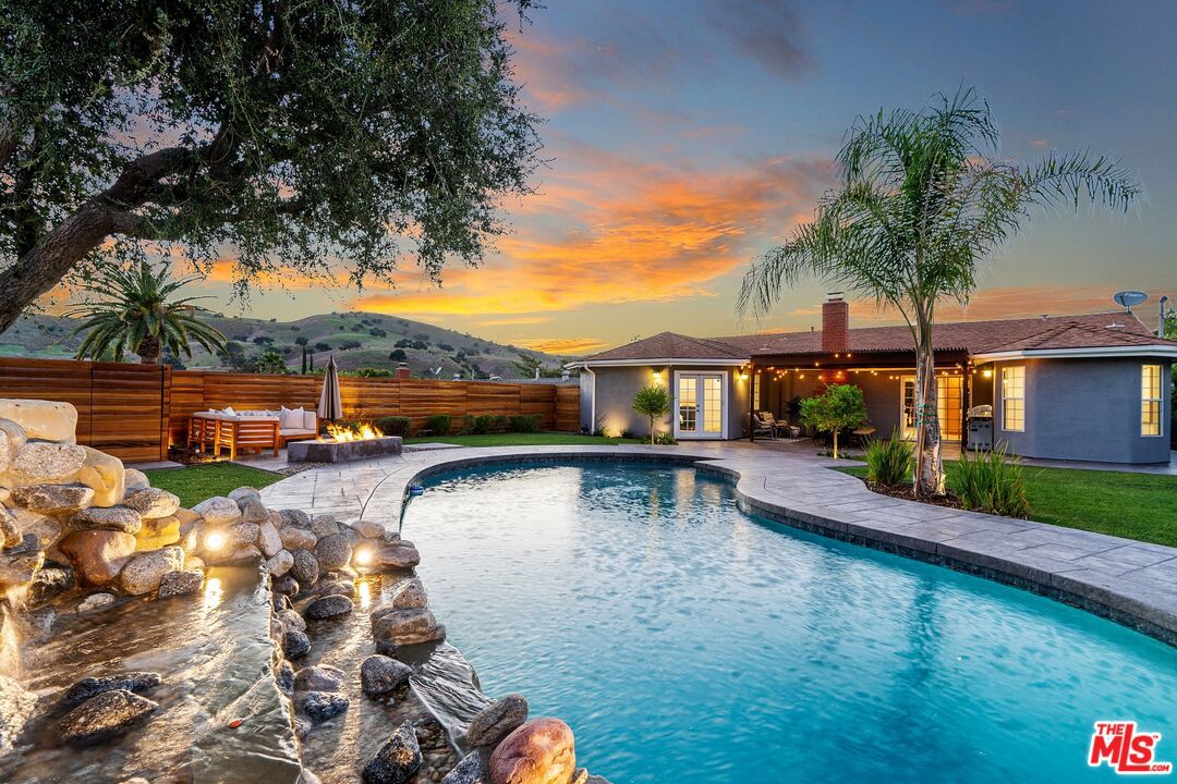 Calabasas Entertainers Pool Home