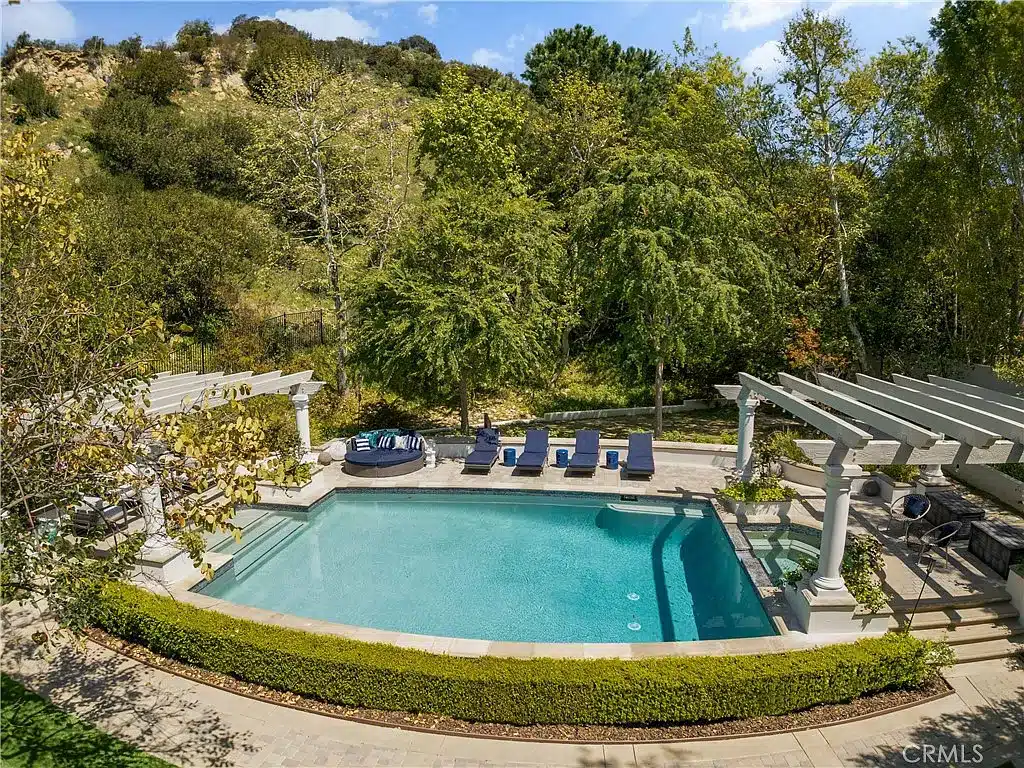 3400 Cordova Dr, Calabasas, CA 91302 recently listed at $3,950,000 with 5 bedrooms, 5 bathrooms and 4,629 square feet.