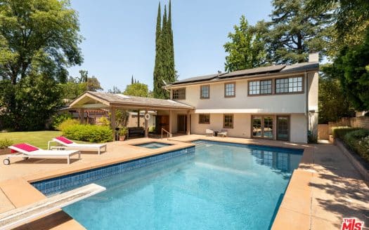 Charming 5-Bedroom Solar Pool Home in Woodland Hills